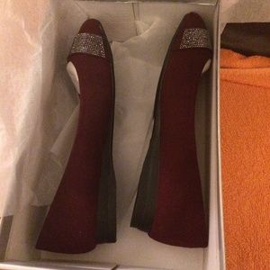 SPARKLE SHOES 10W NEW IN BOX FLATS